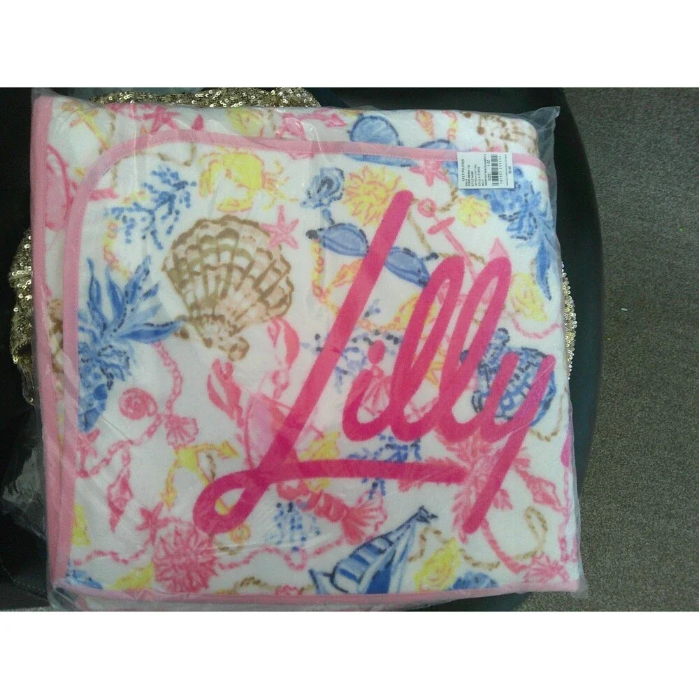 NWT  Lilly Pulitzer Beach Chair Towel Cover  Pink Seashell  Factory Sealed
